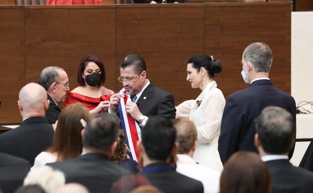 Momento del traspaso de la Banda Presidencial en la Ceremonia 
